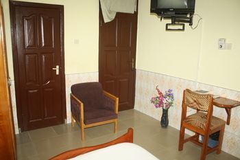 فندق دوكوا رويال Kwabenya المظهر الخارجي الصورة